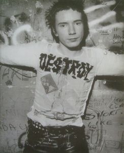 Destroy: Sex Pistols 1977