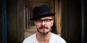 Justin Robertson