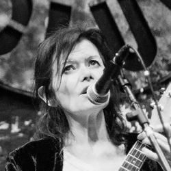 Sylvie Simmons