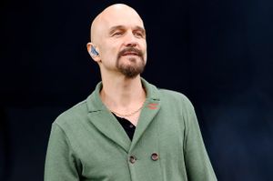 Tim Booth (2)
