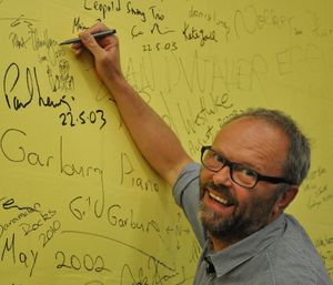 Robert Llewellyn (2)
