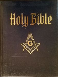 Holy Bible: Deluxe Reference Edition