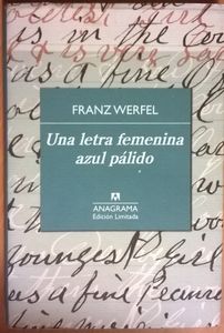 Una Letra Femenina Azul Pálido