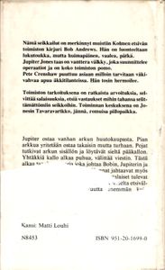 3 etsivää ja puhuva pääkallo