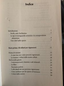 Il Potere Rigenerante Dei Succhi. 150 Frullati, Estratti, Centrifugati In 10 Percorsi Verso Il Benessere