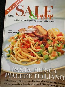 Il meglio di Sale & Pepe. Pasta fresca piacere italiano. Tagliatelle, orecchiette, garganelli e molte altre specialità regionali, con salse classiche e fantasia: 60 imperdibili ricette per tutti i gusti.