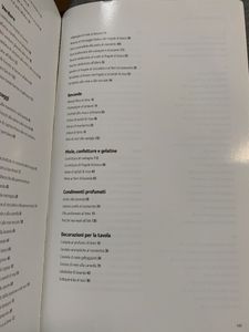 In tavola appena colti. Erbe aromatiche, fragole, frutti di bosco e funghi in oltre 100 ricette