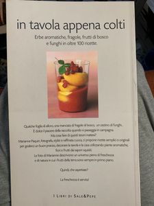 In tavola appena colti. Erbe aromatiche, fragole, frutti di bosco e funghi in oltre 100 ricette