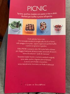 Picnic. Tartine, quiches, insalate con pasta o riso e dolci. Perfetti per buffet e pranzi all'aperto