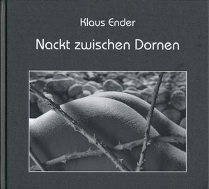 Nackt zwischen Dornen