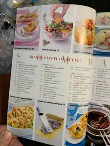 Il meglio di Sale & Pepe. Grandi Piatti Da Buffet. Insalate Di Mare, Quiche Di Verdure, Paste Al Gratin, Morbidi Pâté. E Per Finire Torte Farcite E Dolci Bocconcini.