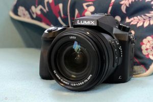 Panasonic Lumix FZ2000