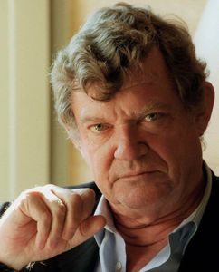 Robert Hughes