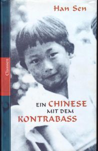 Ein Chinese mit dem Kontrabass