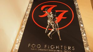Foo Fighters Oklahoma City 2015 (Shattered Foil Variant)