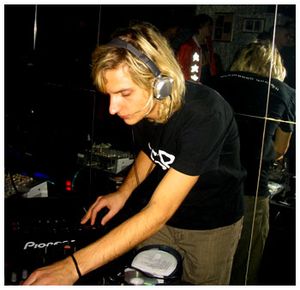 DJ Amistad