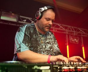 DJ Waxweazle