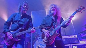 Barclay James Harvest Featuring Les Holroyd