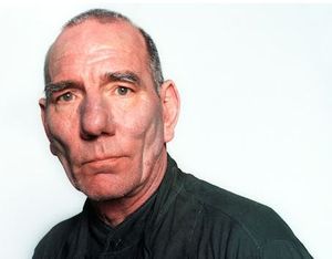 Pete Postlethwaite