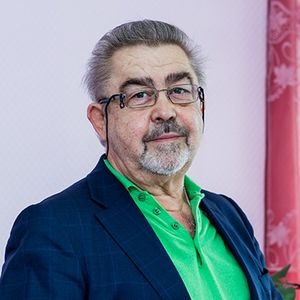 Александр Ефремов