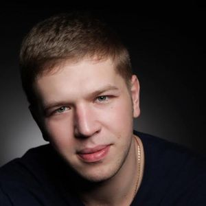 Олег Новиков
