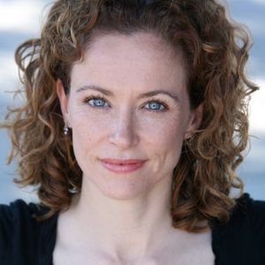 Leslie Hope