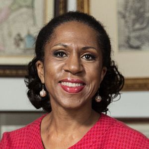 Елена Ханга