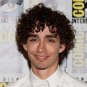 Robert Sheehan