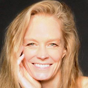 Suzy Amis