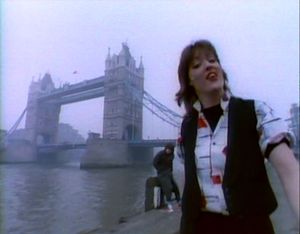 Katrina & The Waves: Walking On Sunshine