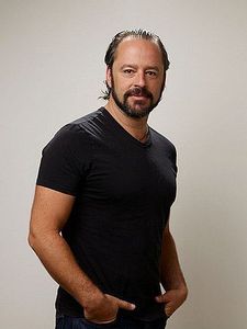 Gil Bellows