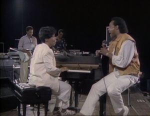 Peabo Bryson & Roberta Flack - Tonight I Celebrate My Love