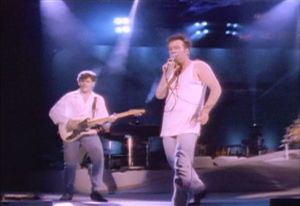 Simple Minds: Kick It In