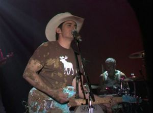 Brad Paisley: Mud On The Tires