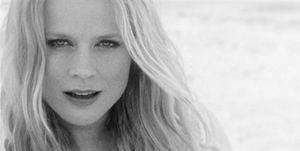 Ilse DeLange: Beautiful Distraction