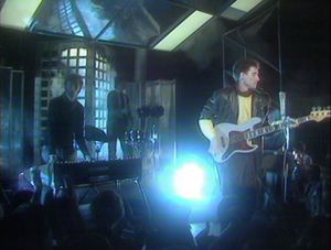 Orchestral Manoeuvres In The Dark: Joan Of Arc (on Top Of The Pops)