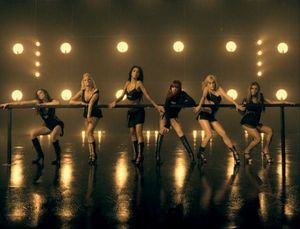 Pussycat Dolls & Snoop Dogg: Buttons