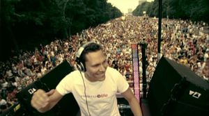 Tiesto & Maxi Jazz: Dance4Life