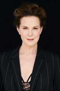 Elizabeth Perkins