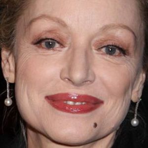Caroline Silhol