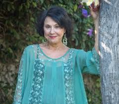 Elaine Giftos