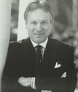 Greg Mullavey