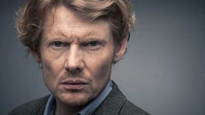 Julian Rhind-Tutt
