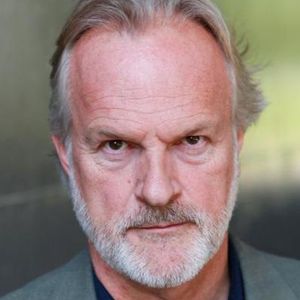 Clive Mantle
