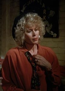Leslie Easterbrook