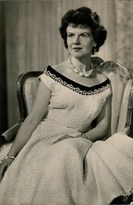 Yvonne Merin