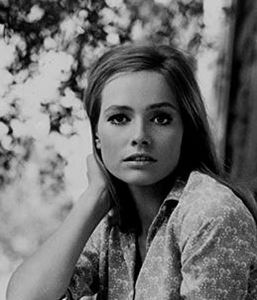 Eva Renzi