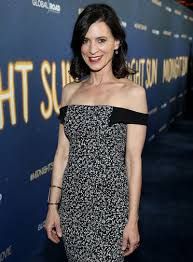 Perrey Reeves