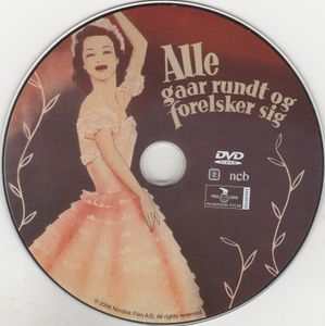 Alle Gaar Rundt Og Forelsker Sig