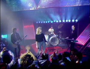 Kim Wilde: Kids In America (Top Of The Pops - TOTP's Christmas Party)